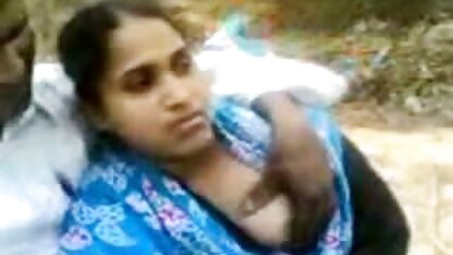 मिला मार्क्स कार्य करता है एक बड़ा मुर्गा के साथ उसके इंग्लिश फिल्म सेक्सी ब्लू पिक्चर हाथ और गधे
