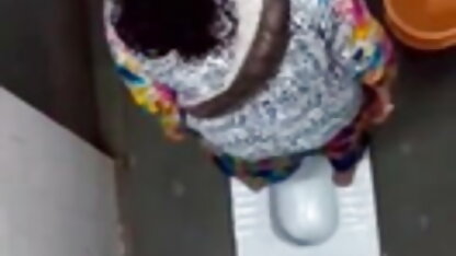पेशी इंग्लिश पिक्चर फुल सेक्सी आदमी किसी और की दुल्हन में चूत के सामने कैमरामैन स्टूडियो में