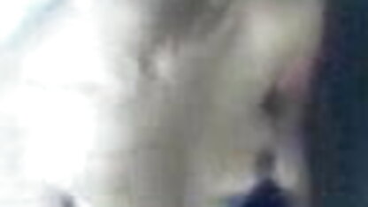 लंबे बालों वाली श्यामला प्रकोपों में कैमरे के सामने इंग्लिश बीएफ सेक्सी फिल्म बाथरूम में