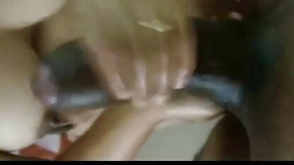 मिया चलता इंग्लिश फिल्म का सेक्सी वीडियो है सड़क में बंद दिखा रहा है उसे सेक्सी घटता