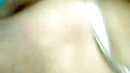 काँसे के रंग सेक्सी सेक्सी इंग्लिश फिल्म का masturbates dildo रसोईघर में