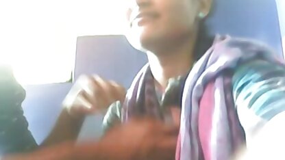माँ बेटी की चूत गड़बड़ सेक्सी ब्लू फिल्म इंग्लिश हो रही है, जबकि प्रेमी द्वारा